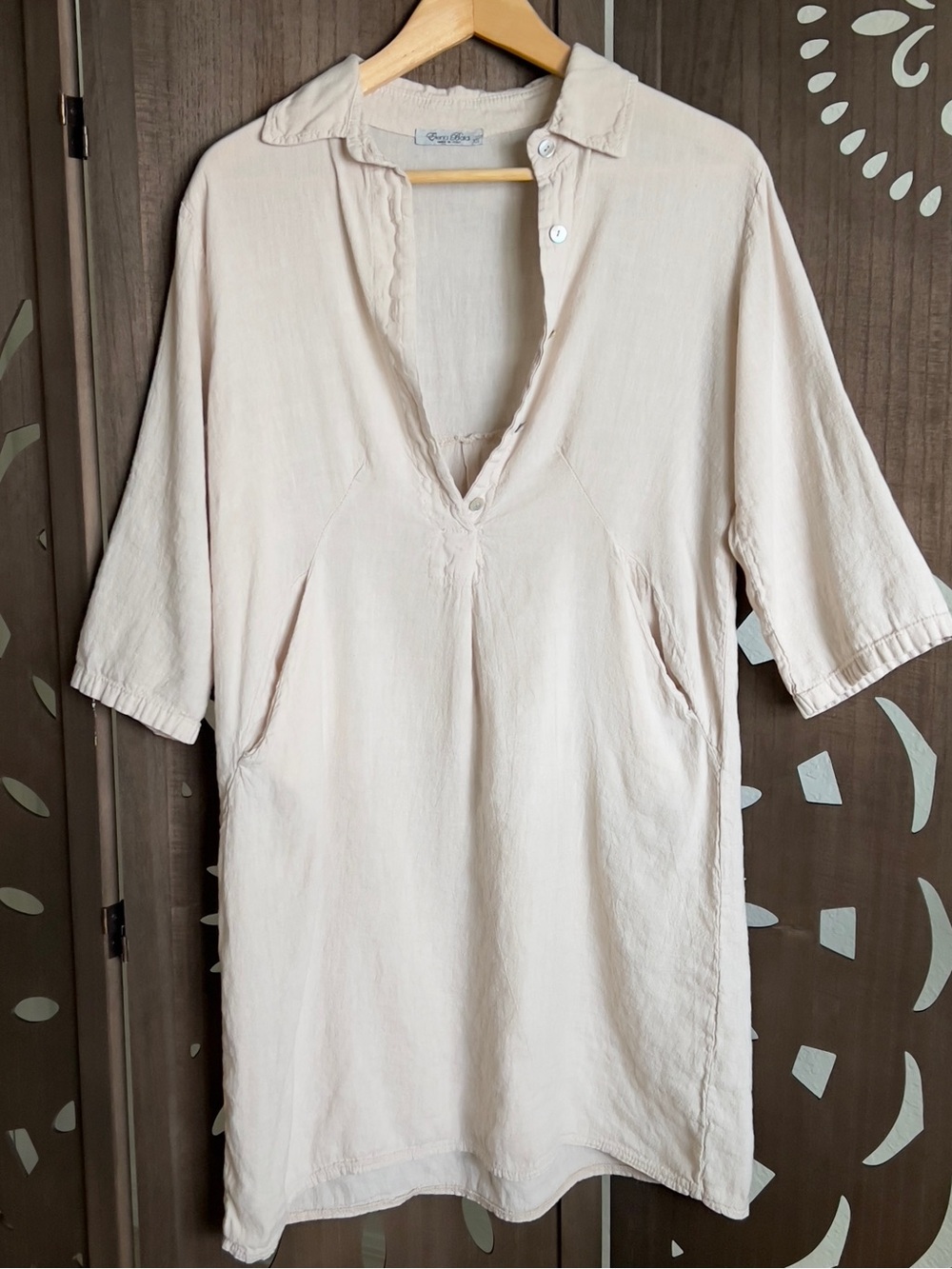 Relaxed V-Neck Short-Sleeve Linen Tunic in Light Cream